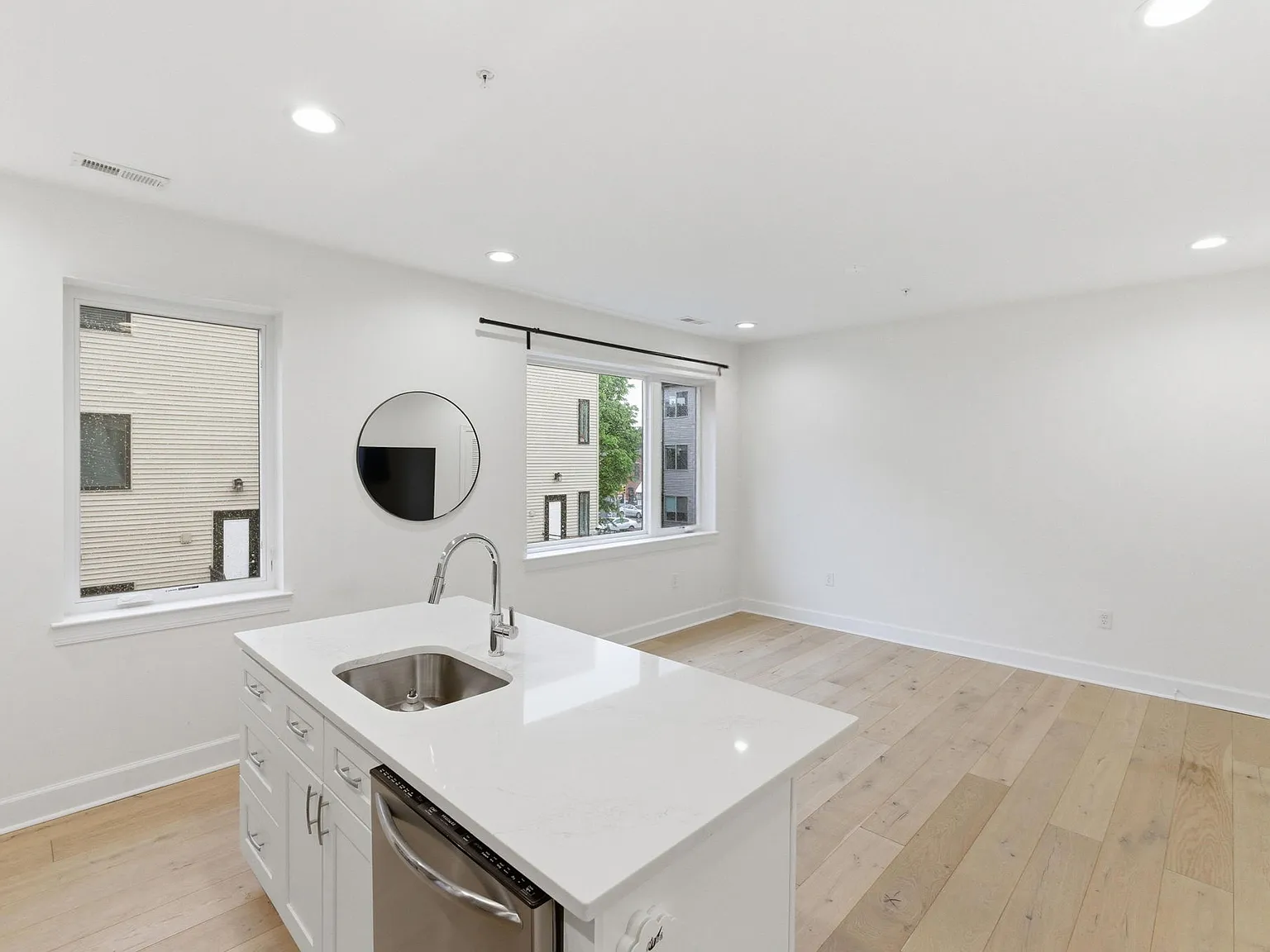 2 bed, $1,650 — Photo 3