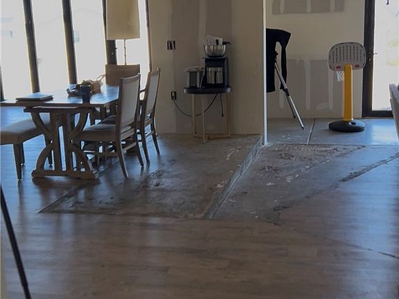 4th image of 5967 N Sycamore Ave