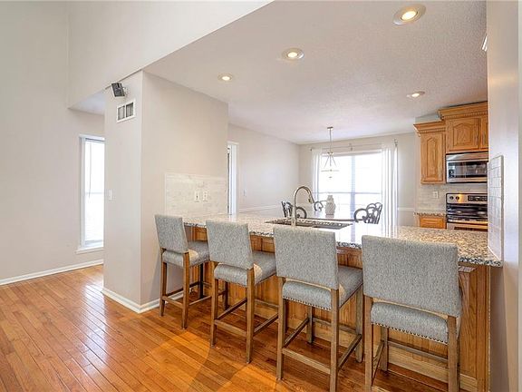 5th image of 14864 Newton St