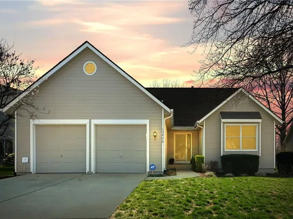 15446 Marty St, Overland Park, KS 66223
