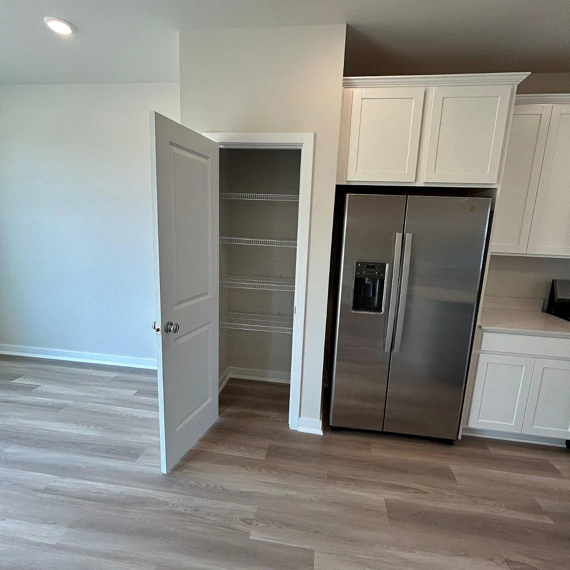 3 bed, 4.0 bath, 2047 sqft, $3,100 — Photo 2