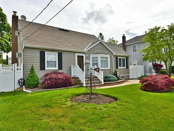 3rd image of 2209 6th St