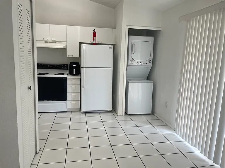 160 Reserve Cir #212 — Photo 7