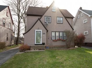 2171 Barrington Rd, University Heights, OH 44118