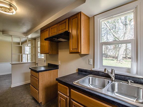 3rd image of 237 Fairlawn Ave