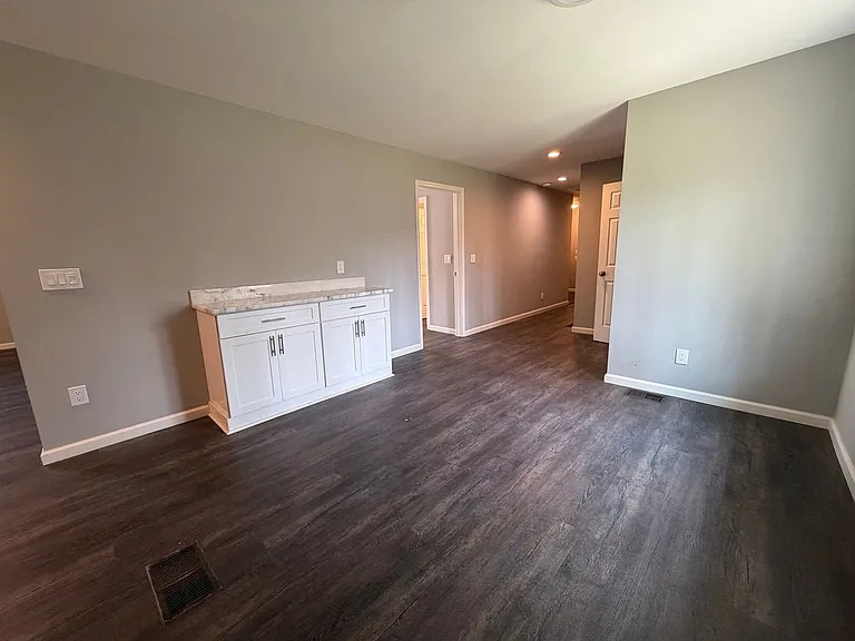 32 Lovers Ln NE — Photo 8