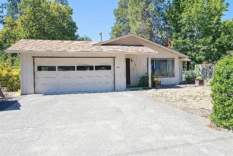 1206 NW Hawthorne Ave photo 1