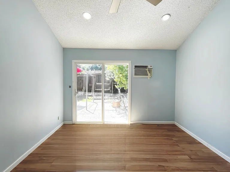 4752 Jaques Ct — Photo 15