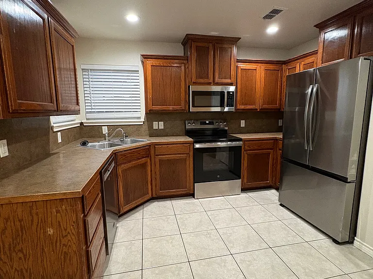 5417 Yellow Brick Rd — Photo 5