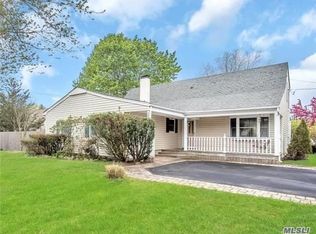 500 Raft Ave, Holbrook, NY 11741