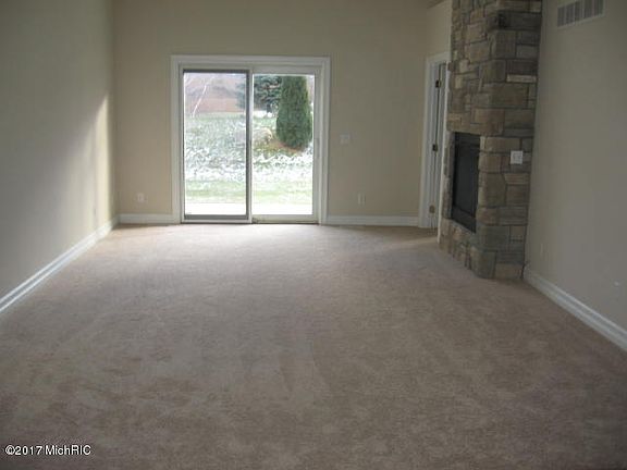 3rd image of 109 Clubhouse Dr