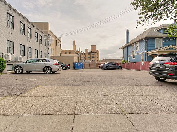3rd image of 2631 Erie Ave #1