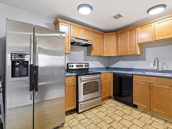 2nd image of 596 American Legion Hwy APT 5