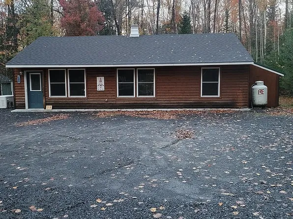 21 Blanchard Rd, Monson, ME 04464