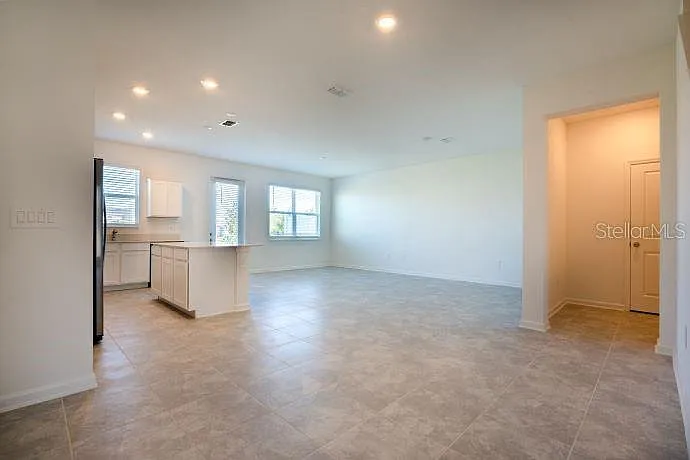 3 bed, 2.5 bath, 1864 sqft, $2,350 — Photo 4