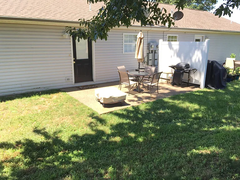 6778 Boston Dr — Photo 2