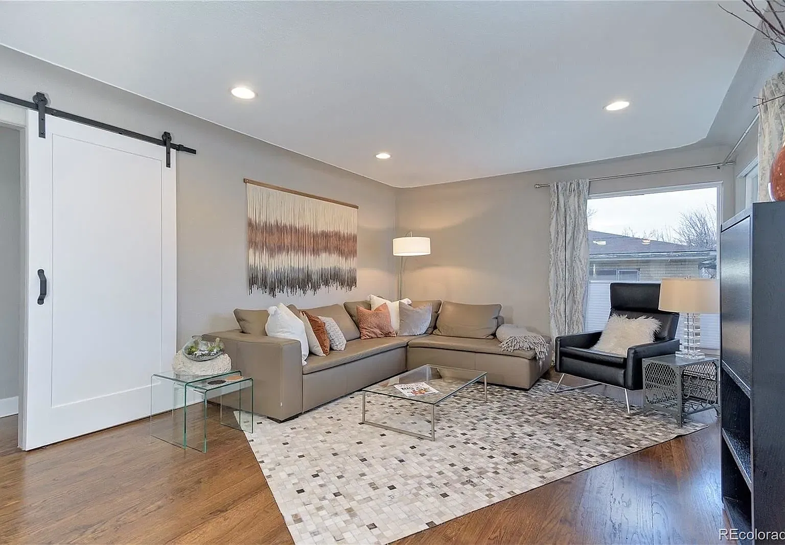 4 bed, 2052 sqft, $3,300 — Photo 2