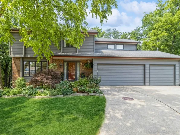 3112 Pine Cir, Urbandale, IA 50322