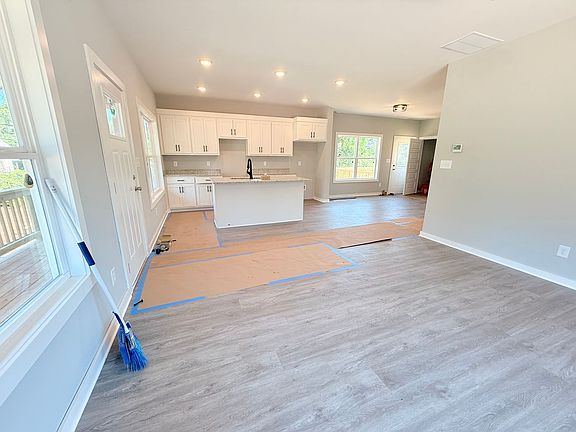 4th image of 785 Whitehall Rd