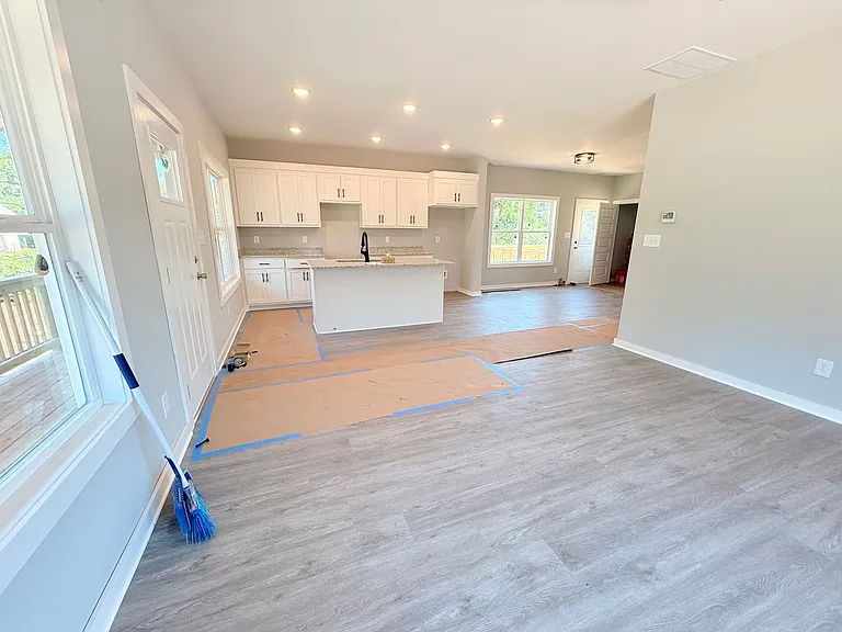 785 Whitehall Rd — Photo 4