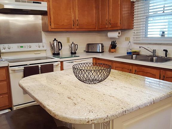 4th image of 54 E Buckingham Dr #100E