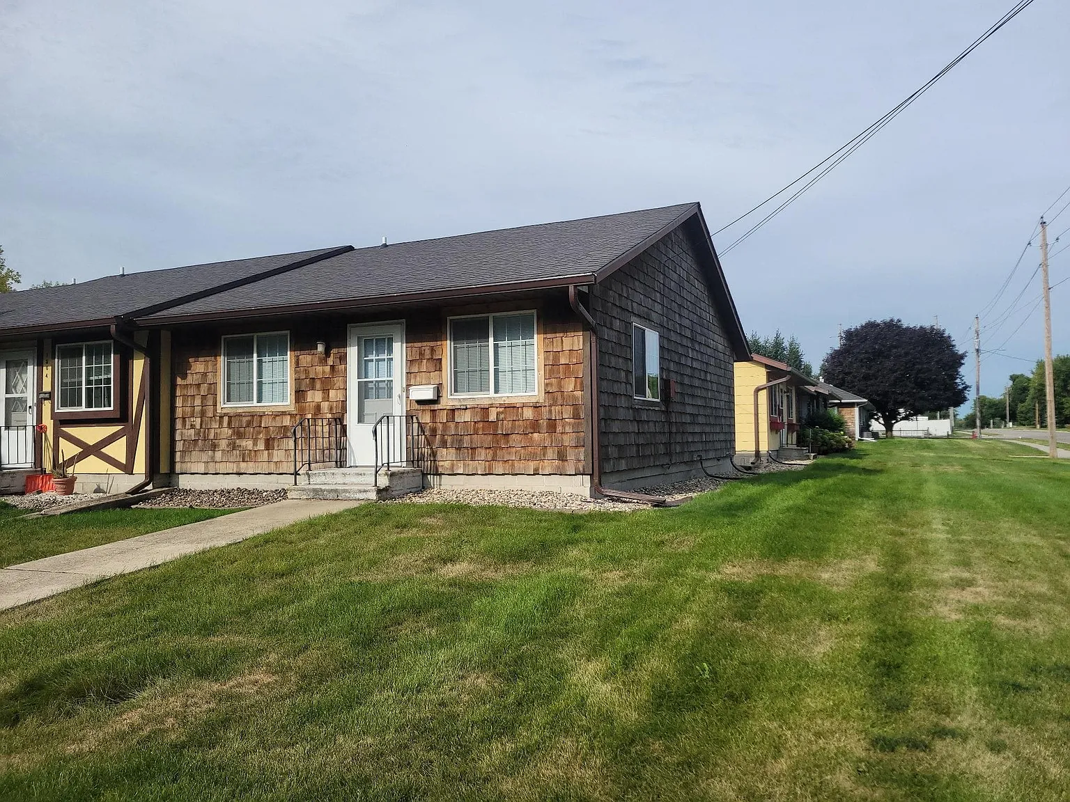 2 bed, 1.0 bath, $1,400 — Photo 1