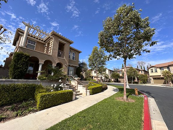 2nd image of 9 Cabrillo Ter