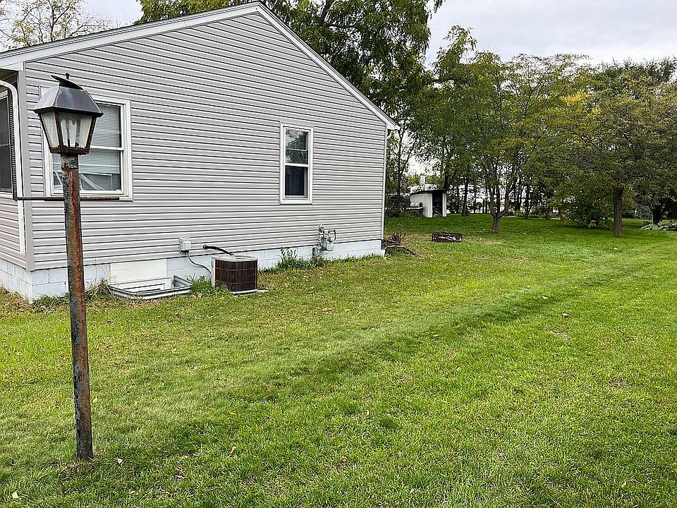 2nd image of 21 Spruce Ave E