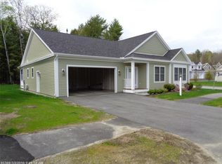 19 Applewood Ln, Falmouth, ME 04105