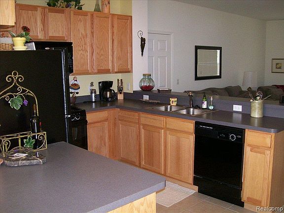 4th image of 353 Red Ryder Dr #8