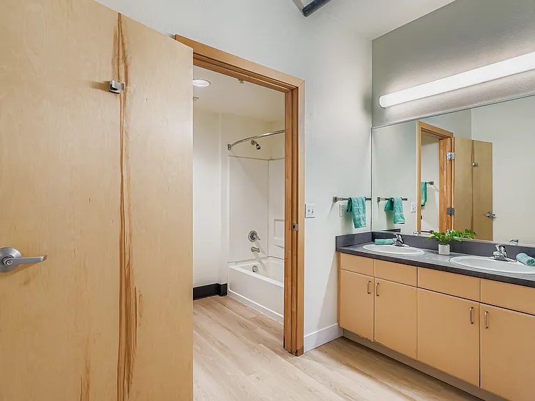 University Lofts — Photo 16