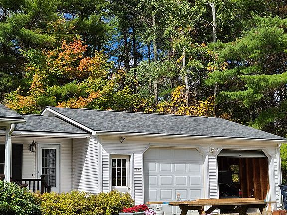 Attached 2 car garage 