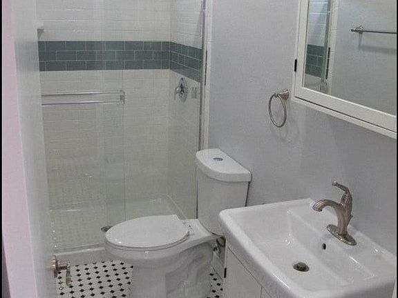 4th image of 4576 32nd St