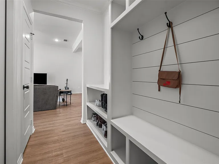 3067 Royal Garden Rd — Photo 3