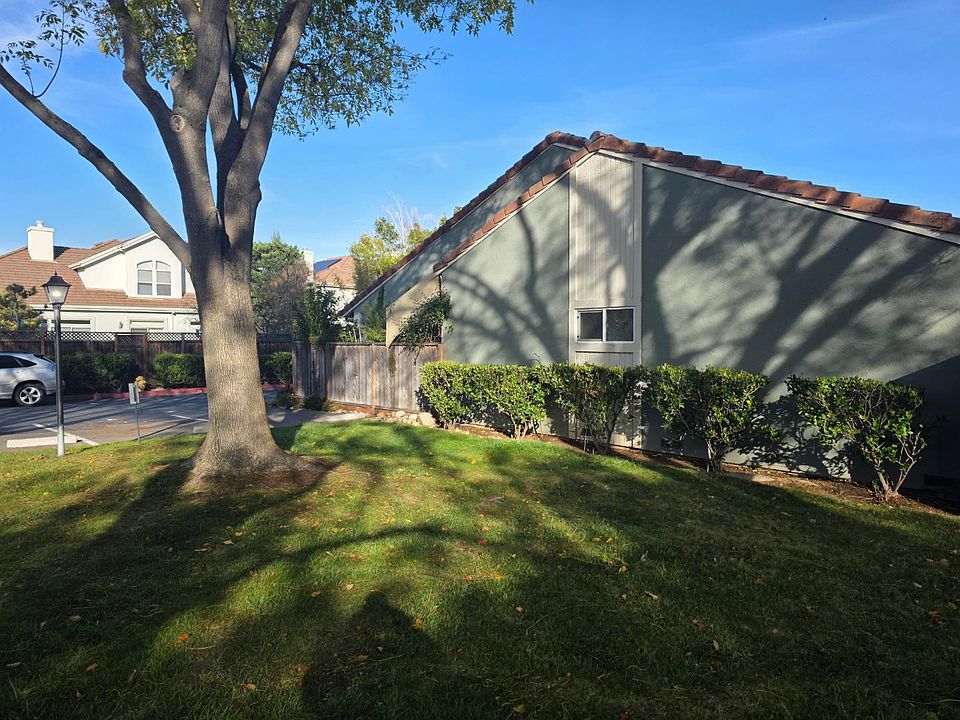 1st image of 648 W Sunnyoaks Ave