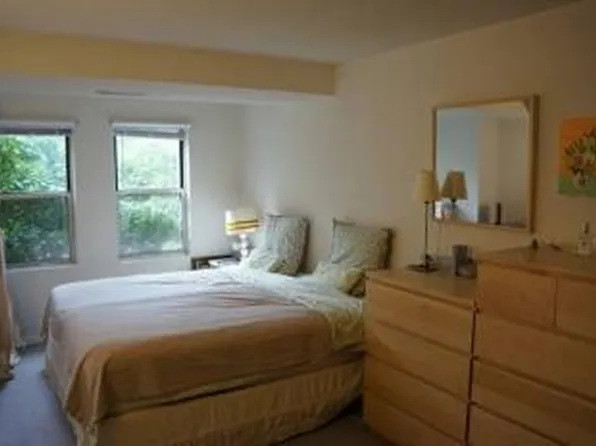 172 N Beacon St, Brighton, MA 02135