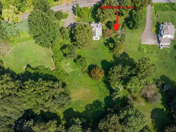 34 Old Middle Road, Brookfield, CT 06804