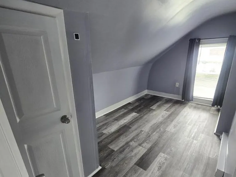 325 Ferdinand St — Photo 5