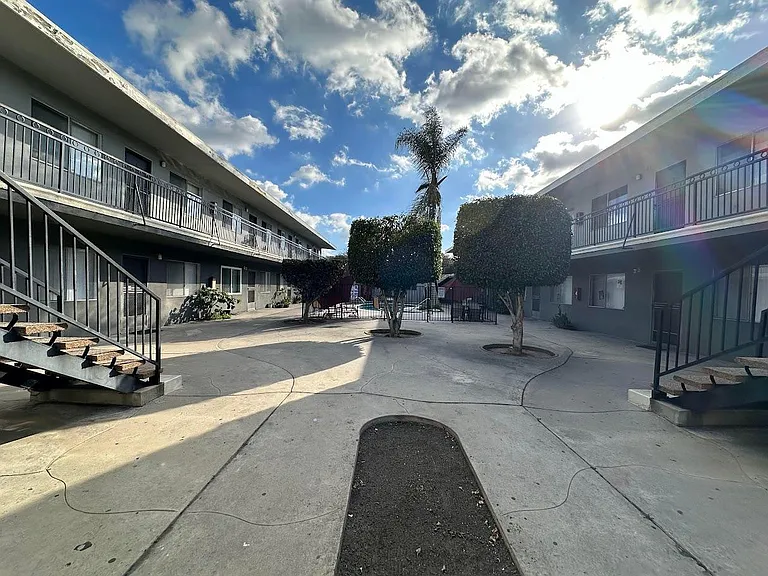 The Palms Apartments — Photo 8