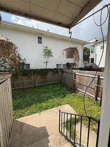 320 Harney St — Photo 8