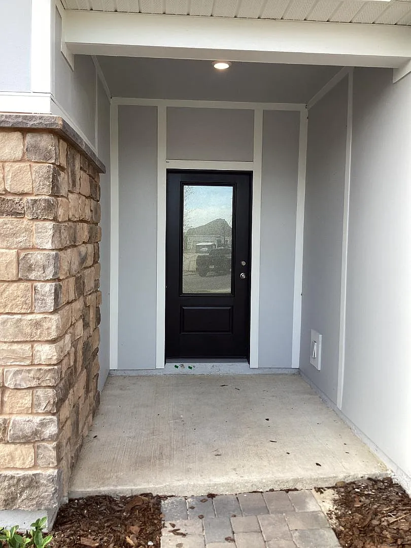 2716 Mercy Cir — Photo 2