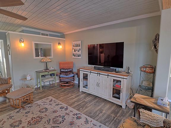 4th image of 182 E Santa Rebecca Dr
