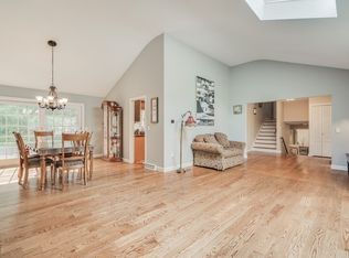 43 Elizabeth Cir, Longmeadow, MA 01106