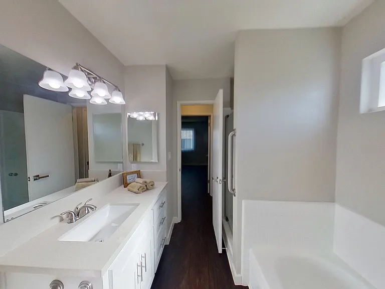 9404 Apartment Homes — Photo 31