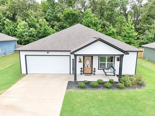 70 Thaxton Hills Dr, Thaxton, MS 38871