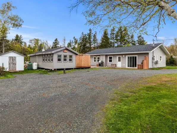 2263 Selkirk Rd, Saint George's Parish, PE C0A 2A0