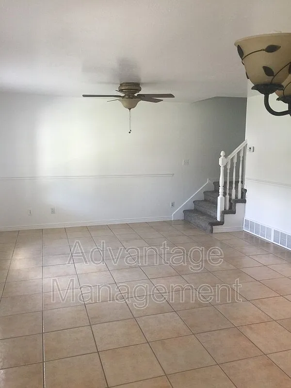 3 bed, 2.5 bath, 1260 sqft, $1,550 — Photo 2