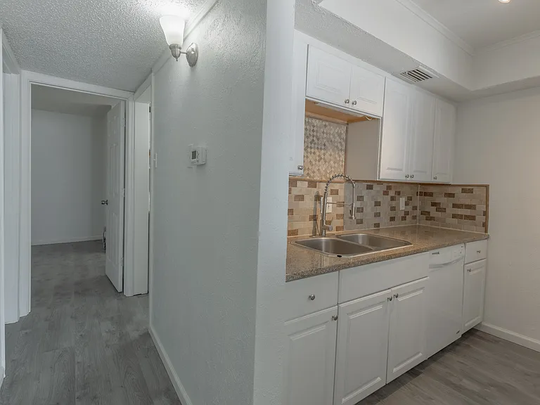 709 Arrowhead Cir — Photo 13