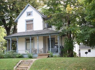 204 W Chamberlin St, Dixon, IL 61021