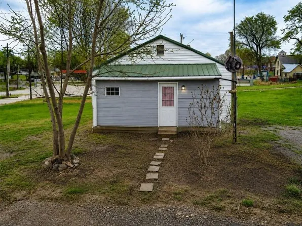 208 Prospect St, King City, MO 64463